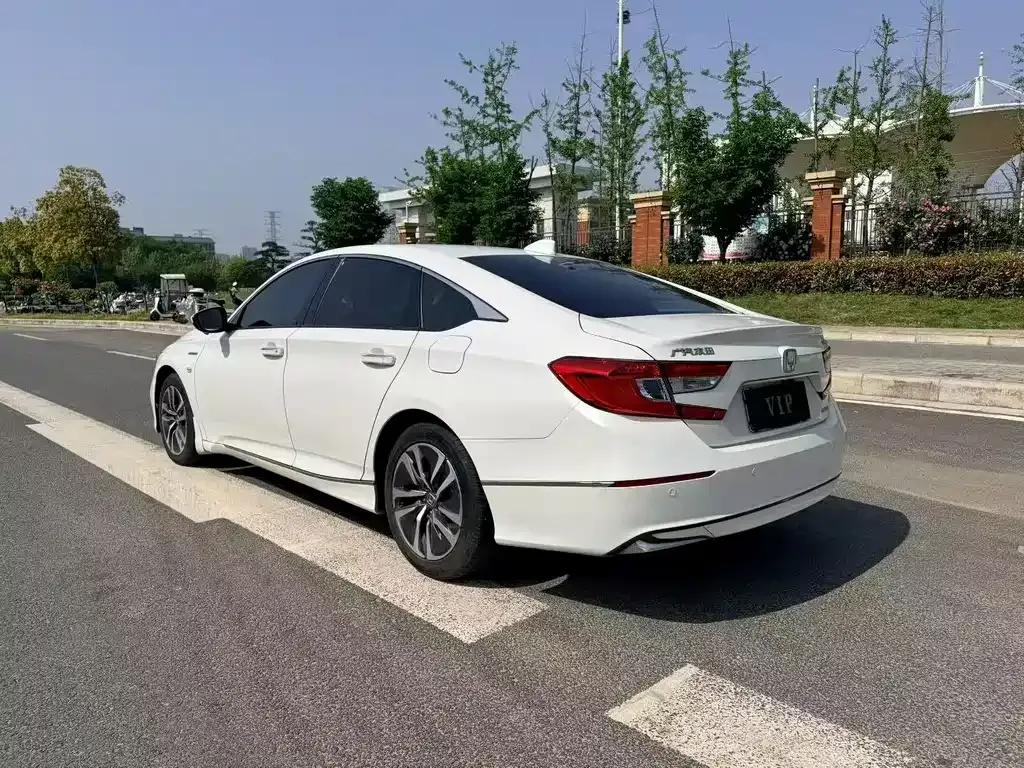 Honda Accord — фото 8