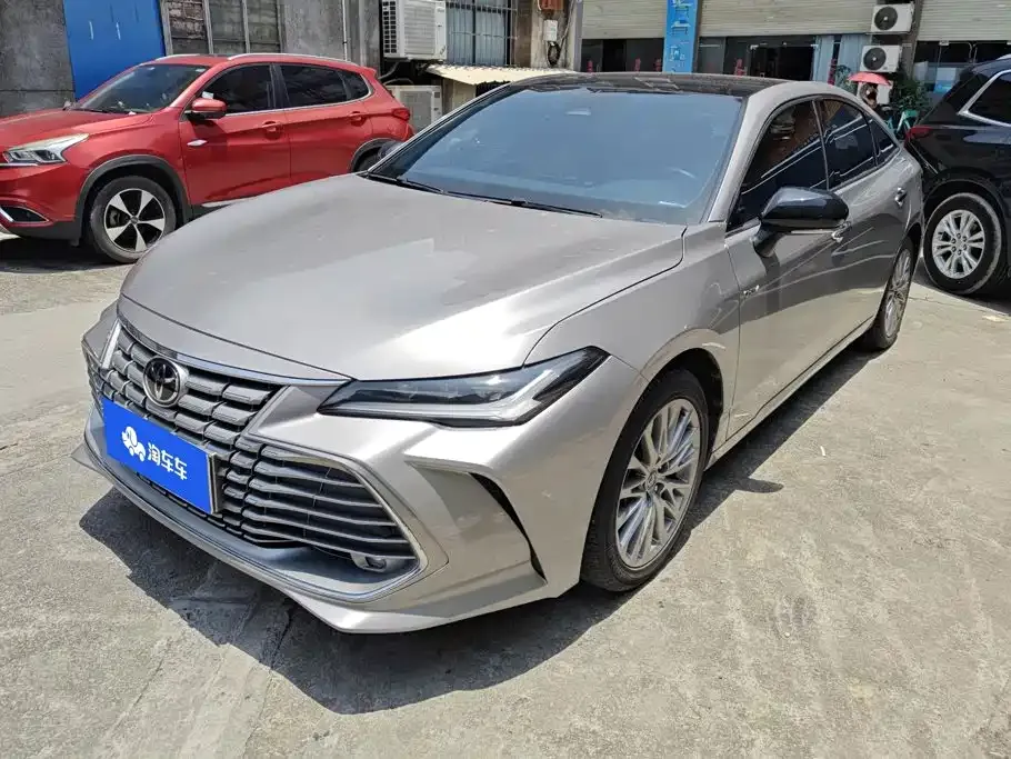 Toyota Avalon — фото 1