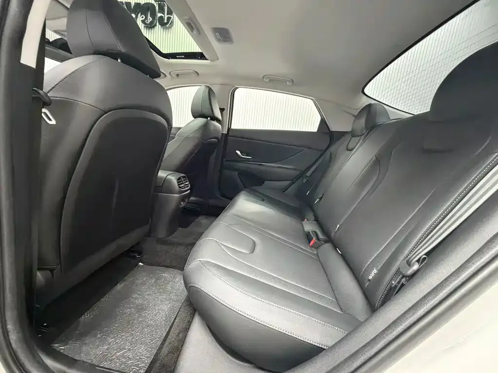 Hyundai Elantra — фото 2