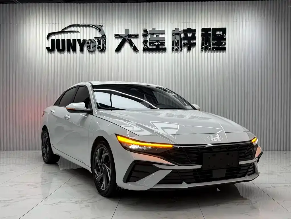 Hyundai Elantra — фото 3
