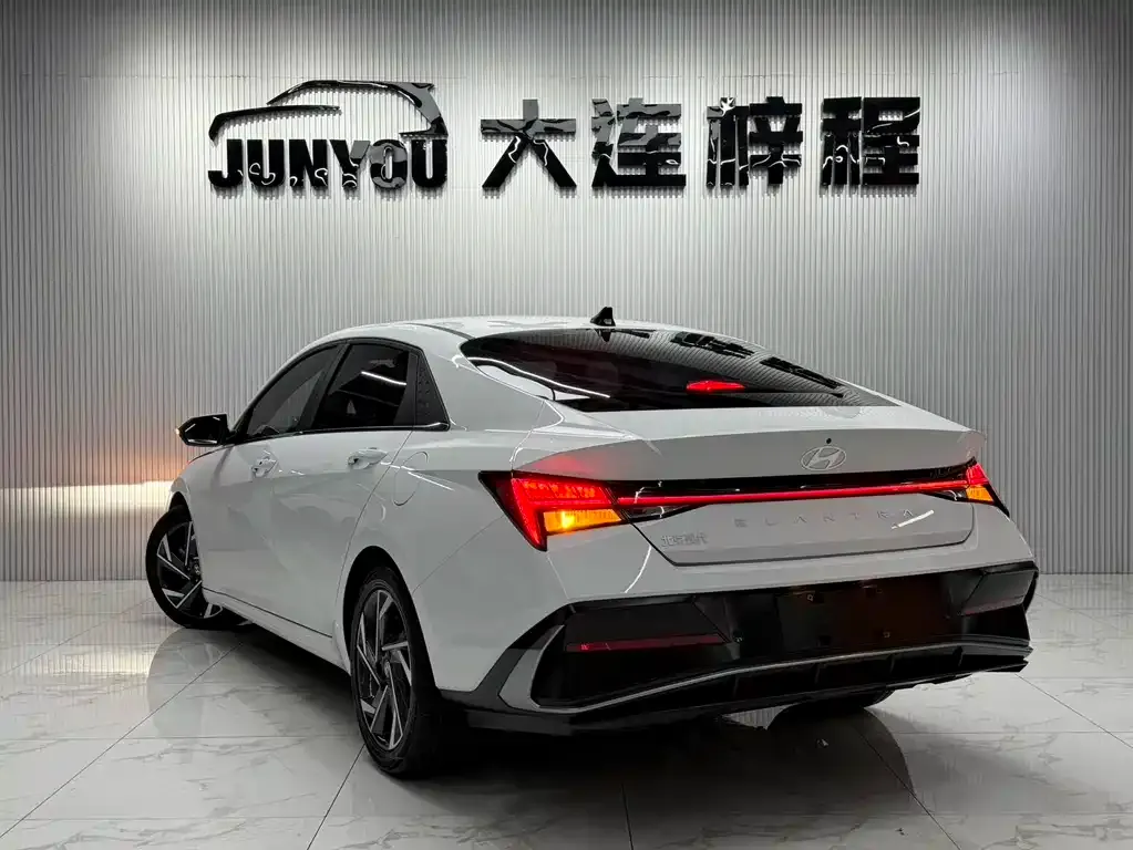 Hyundai Elantra — фото 9