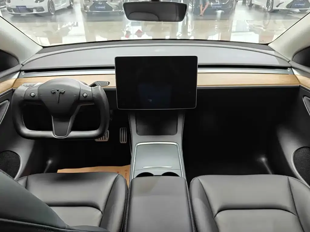 Tesla Model Y — фото 5