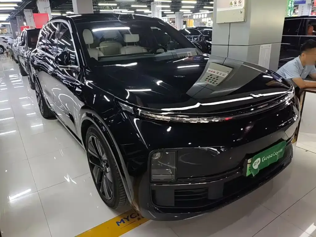 Li Auto L8 — фото 10