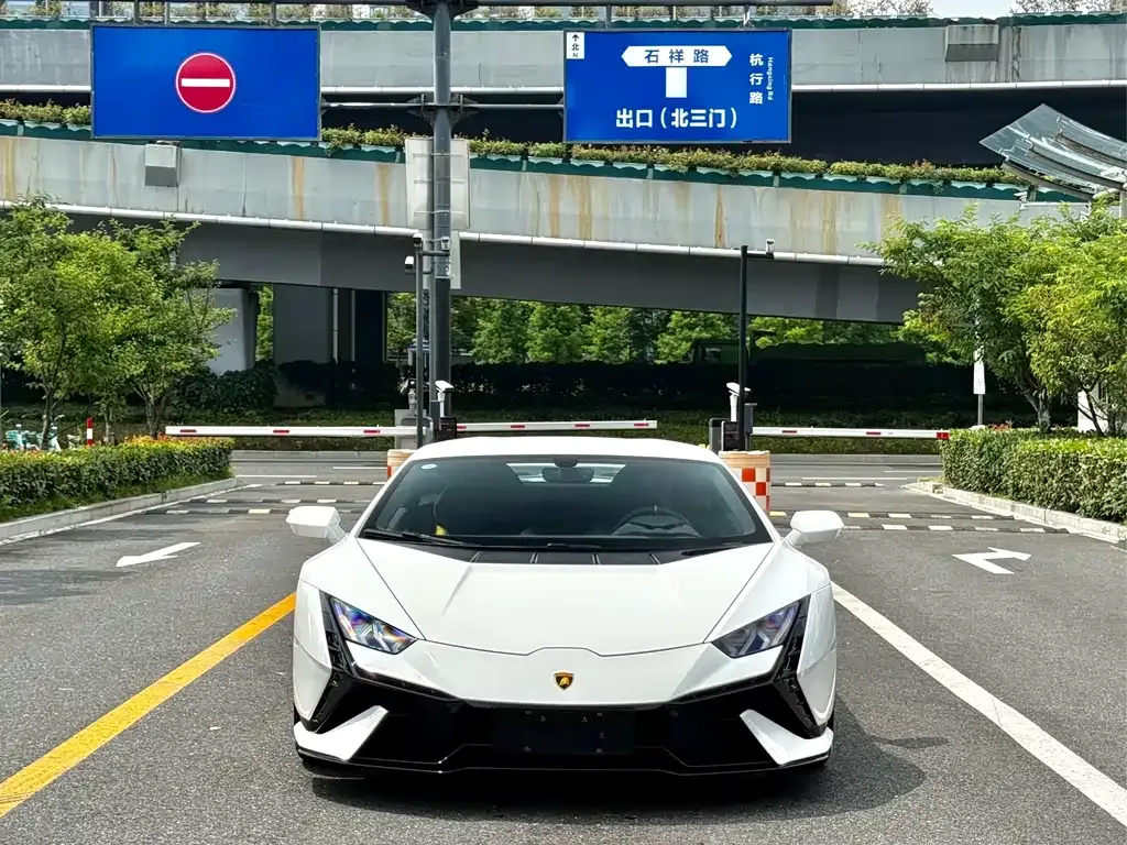 Lamborghini Huracan — фото 1