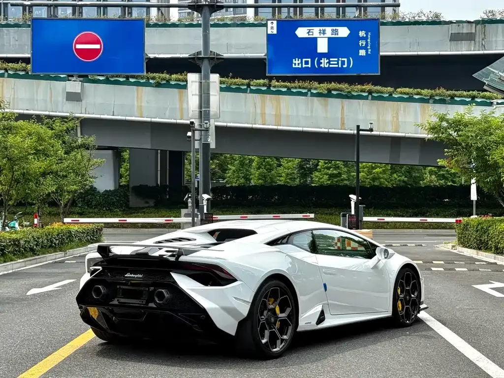 Lamborghini Huracan — фото 7