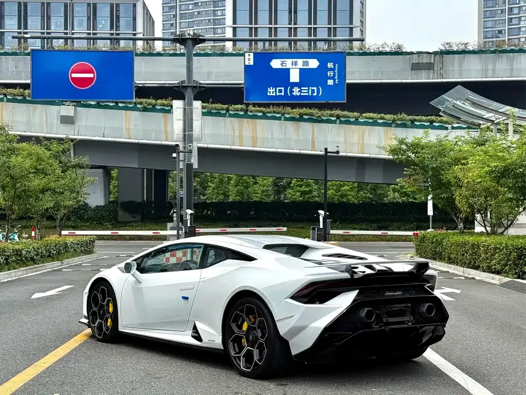 Lamborghini Huracan — фото 9
