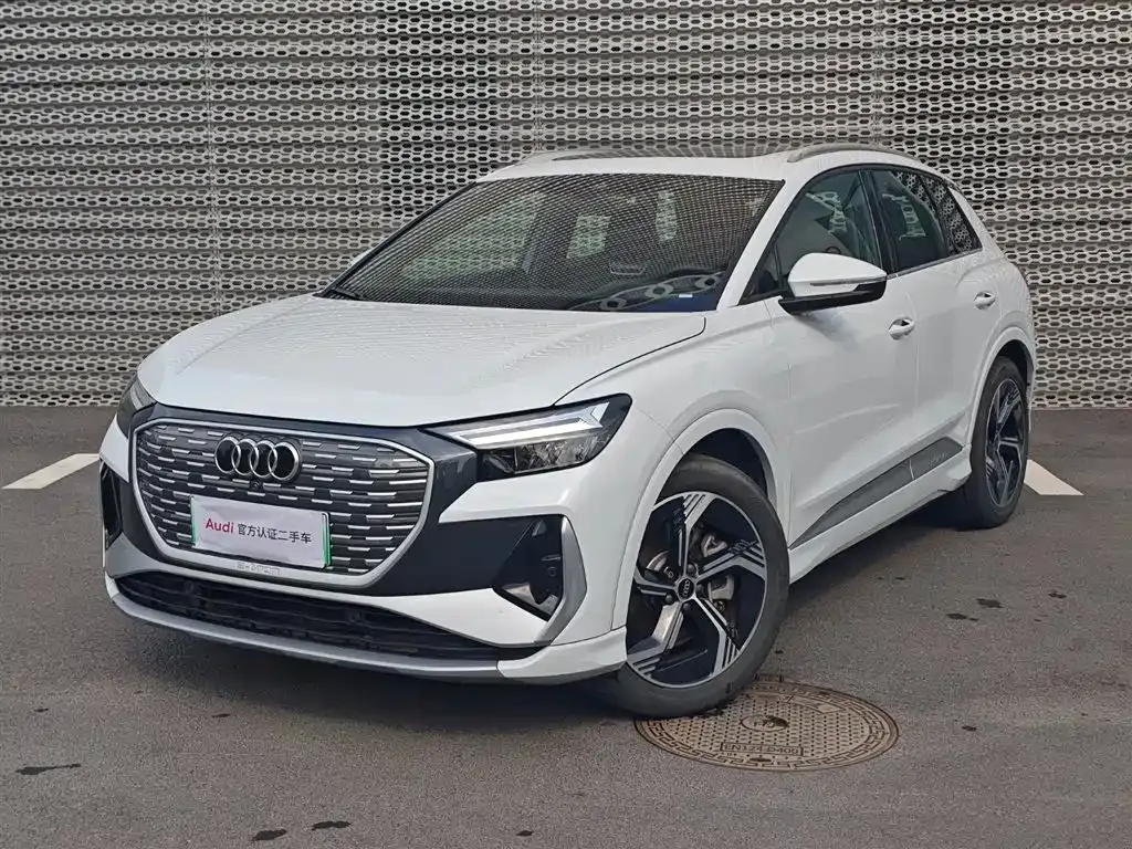 Audi Q4 e-tron — фото 1