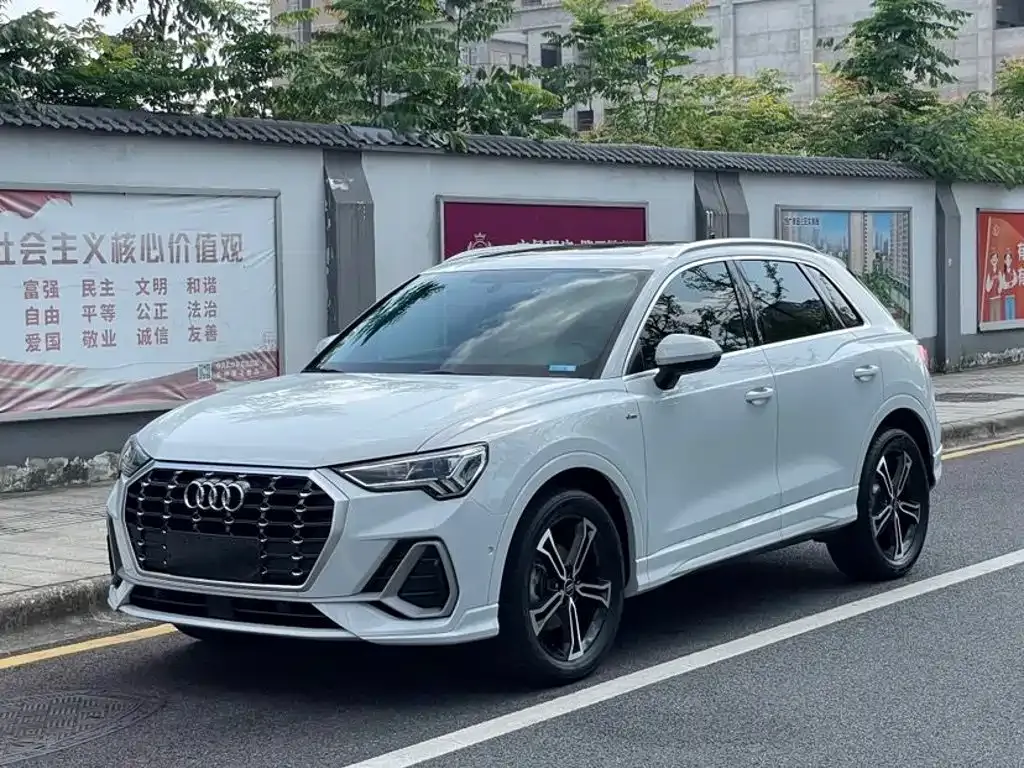 Audi Q3 — фото 1