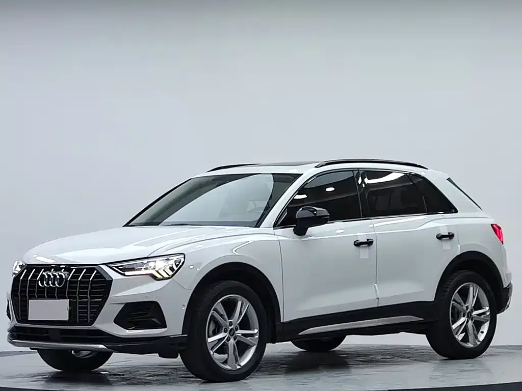 Audi Q3 — фото 1