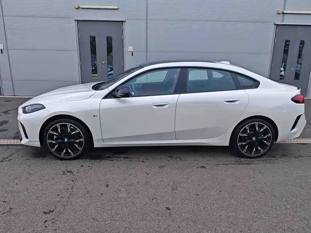 BMW 2 Series 2025 из CN, фото 9
