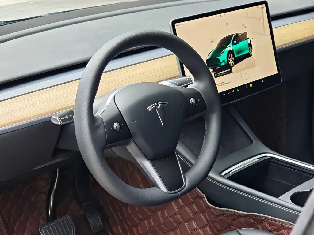 Tesla Model Y — фото 7
