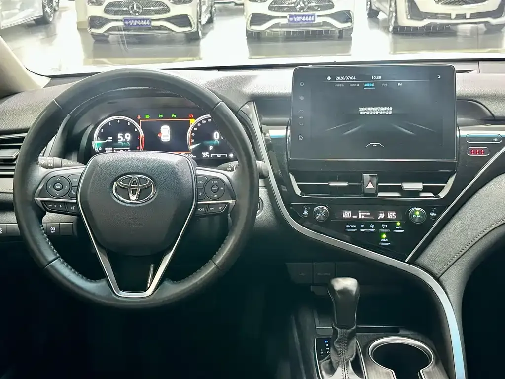 Toyota Camry — фото 8
