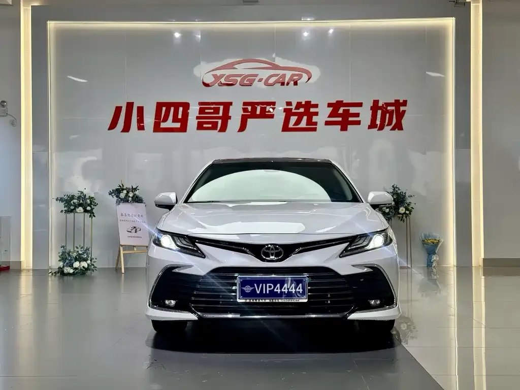 Toyota Camry — фото 5