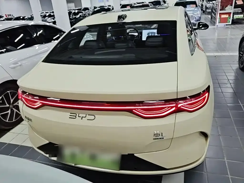 BYD Qin L — фото 6