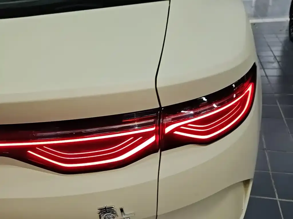 BYD Qin L — фото 2