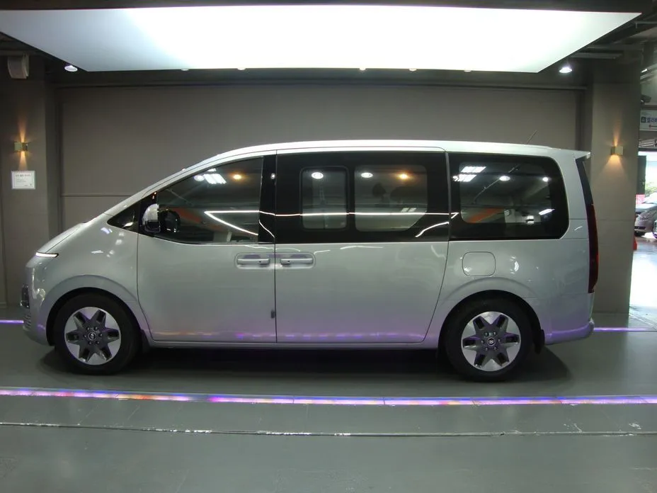 Hyundai Staria — фото 2