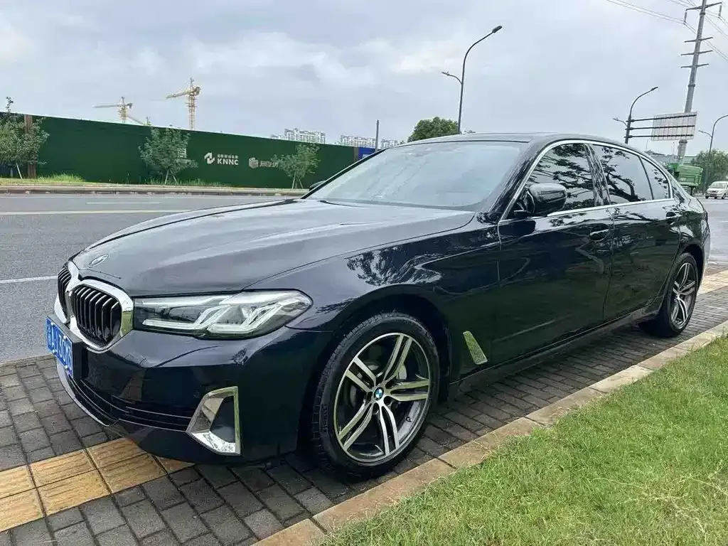 BMW 5 Series — фото 1