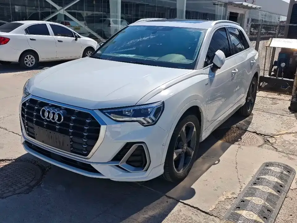 Audi Q3 — фото 1