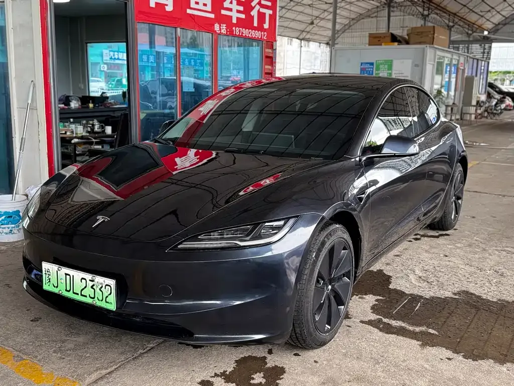 Tesla Model 3 — фото 1