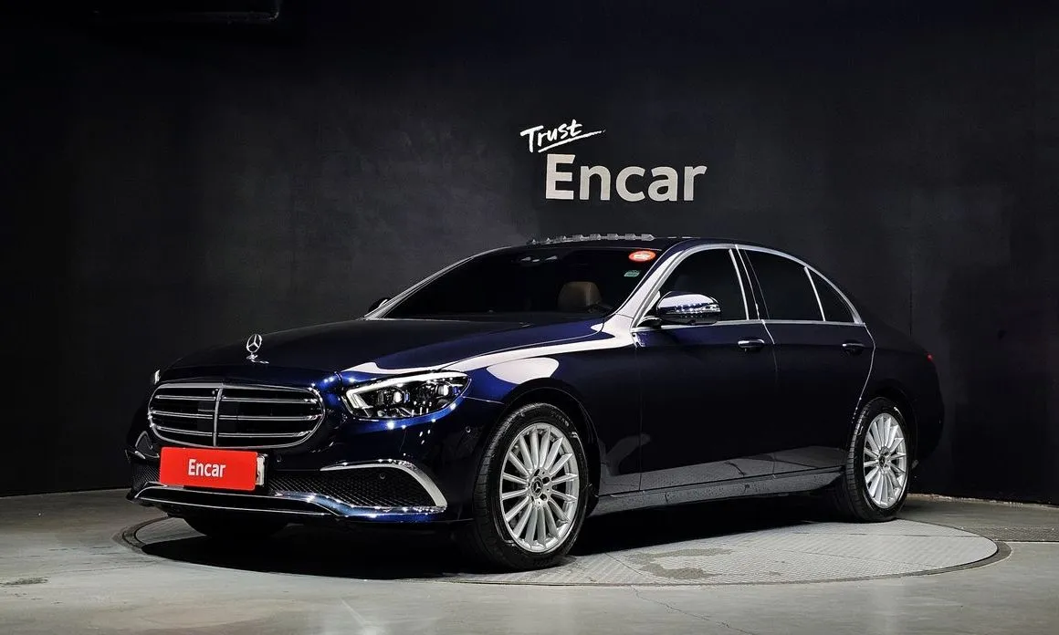 Mercedes-Benz E-Class — фото 1