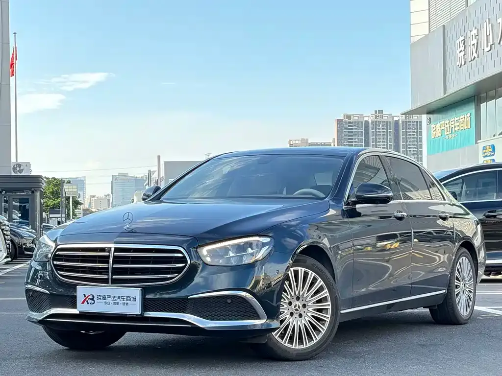 Mercedes-Benz E-Class — фото 1