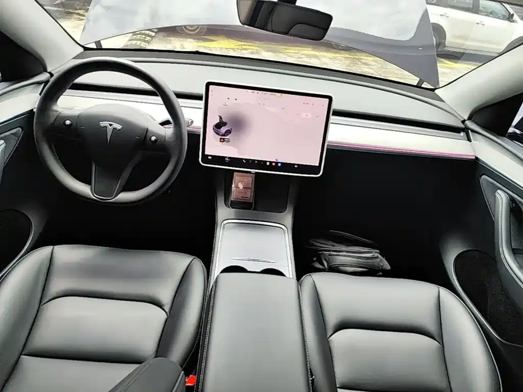 Tesla Model Y — фото 8