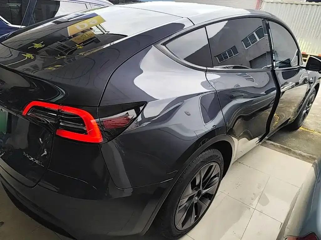 Tesla Model Y — фото 6