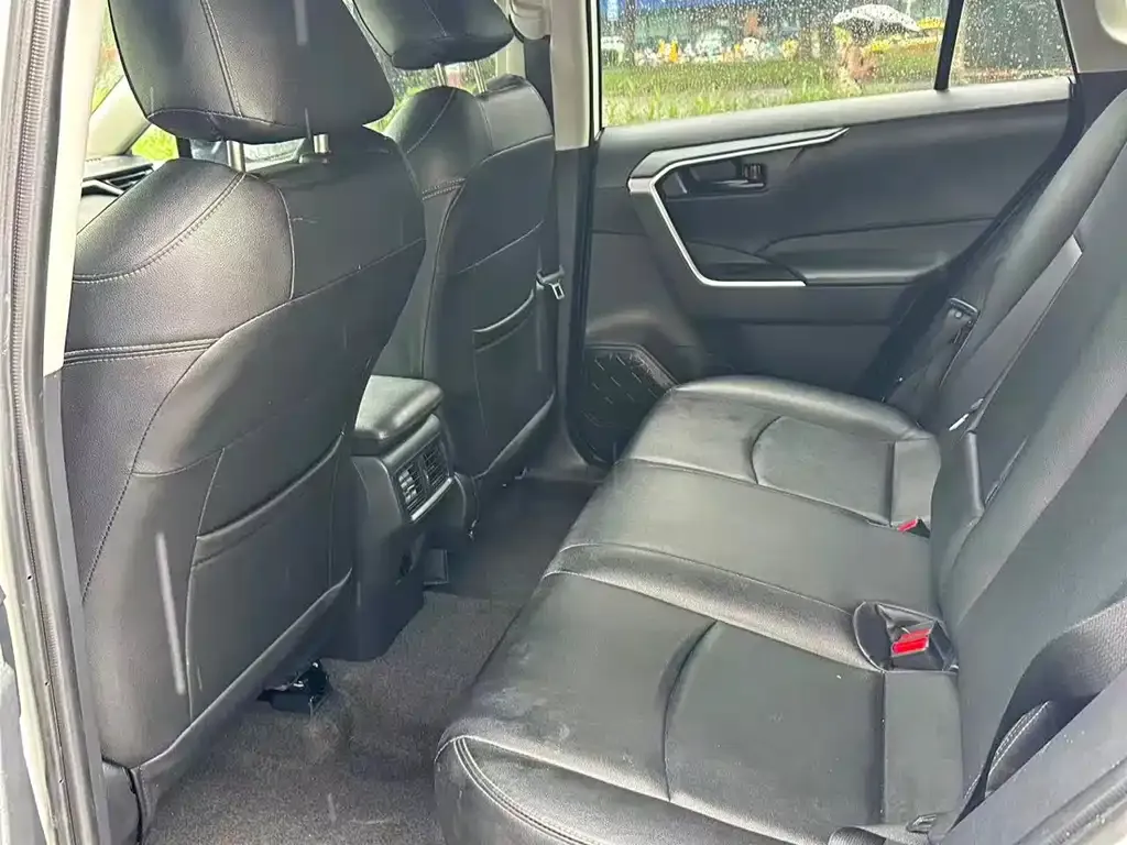 Toyota RAV4 — фото 3