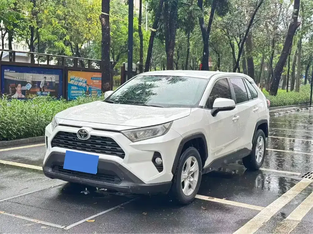 Toyota RAV4 — фото 6