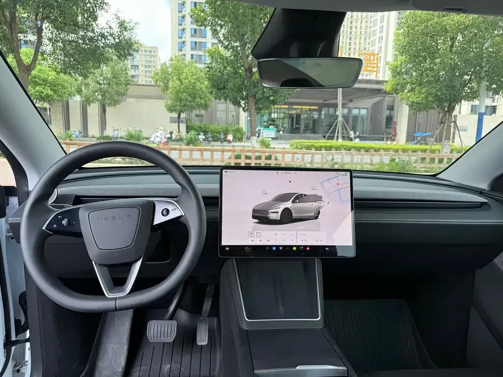 Tesla Model Y — фото 5