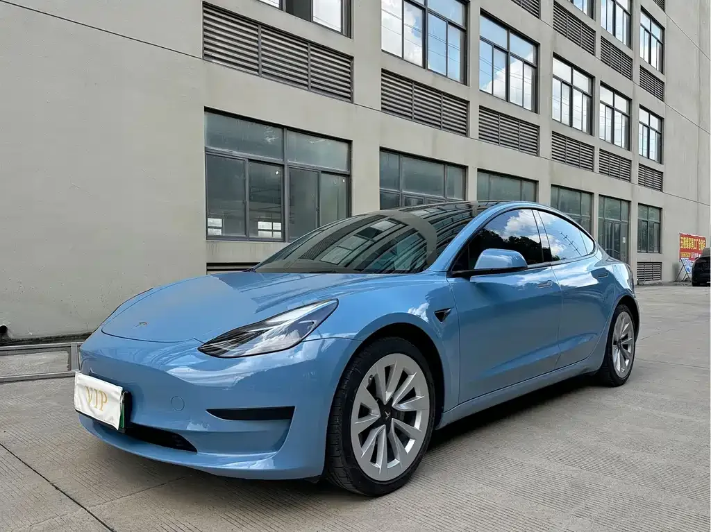 Tesla Model 3 — фото 1