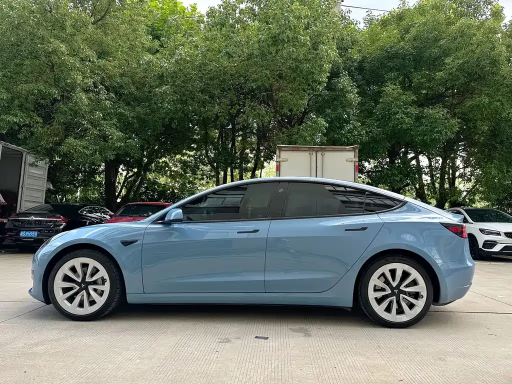 Tesla Model 3 — фото 8