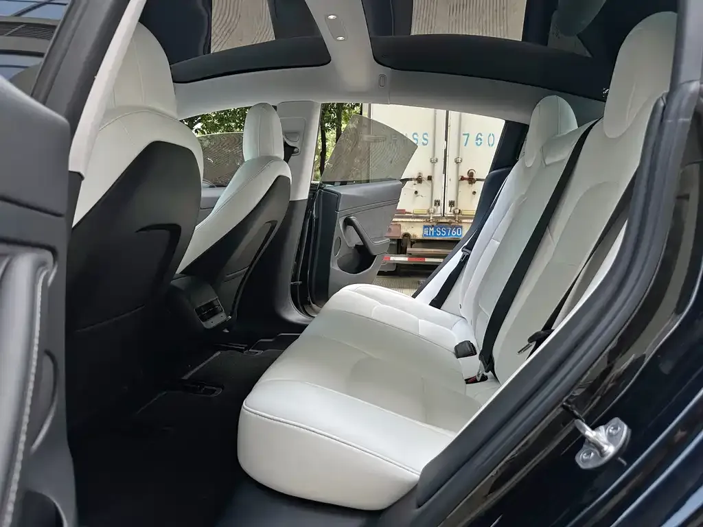 Tesla Model 3 — фото 4