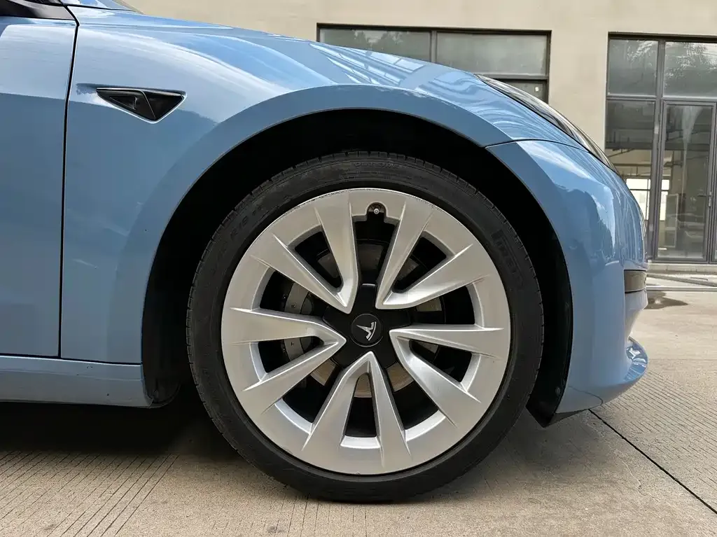 Tesla Model 3 — фото 2