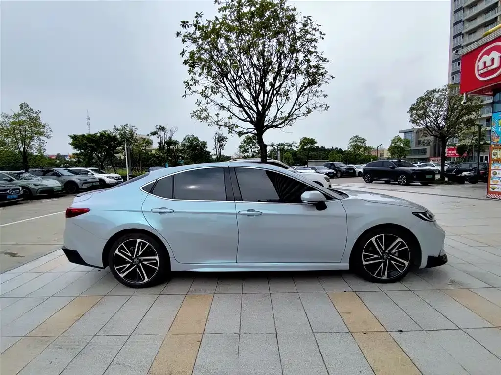 Toyota Camry — фото 6