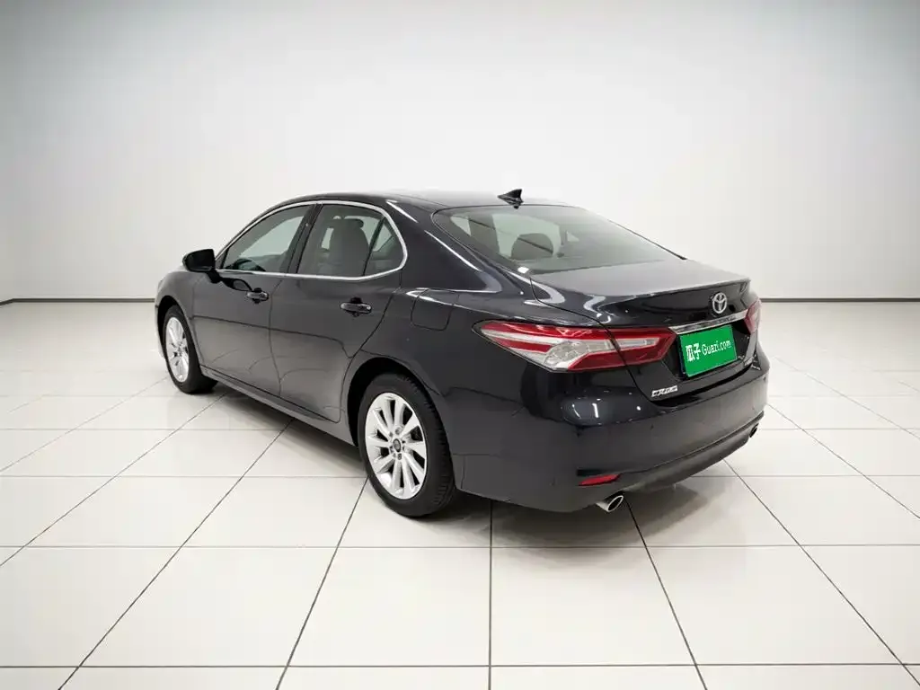 Toyota Camry — фото 2
