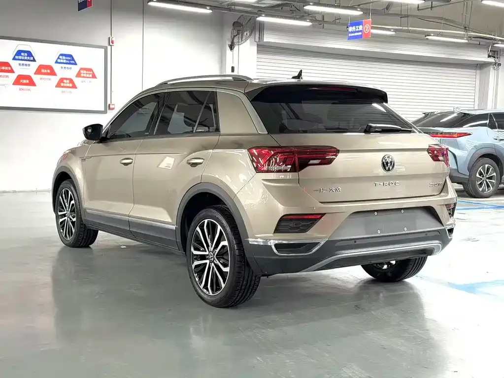 Volkswagen T-Roc — фото 10