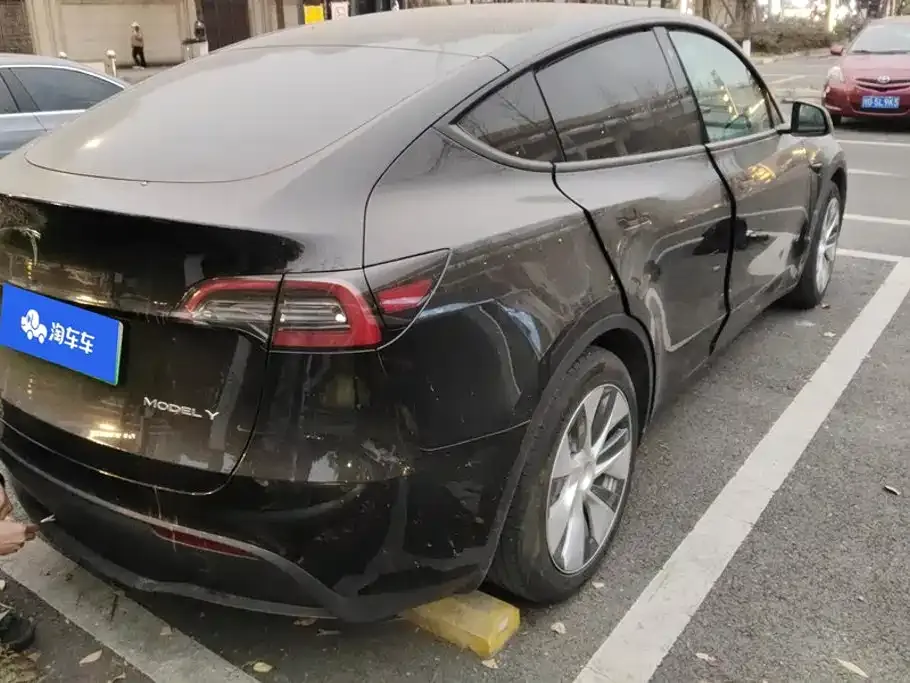 Tesla Model Y — фото 8