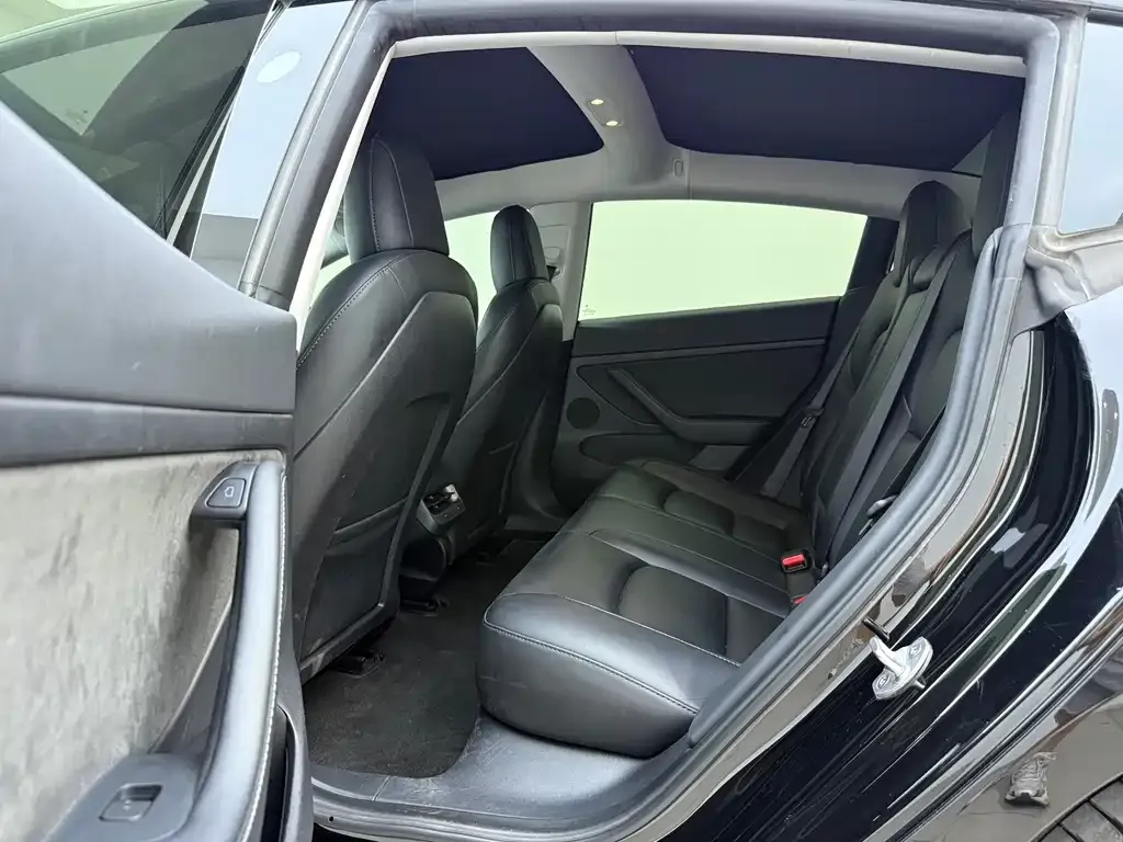 Tesla Model 3 — фото 10