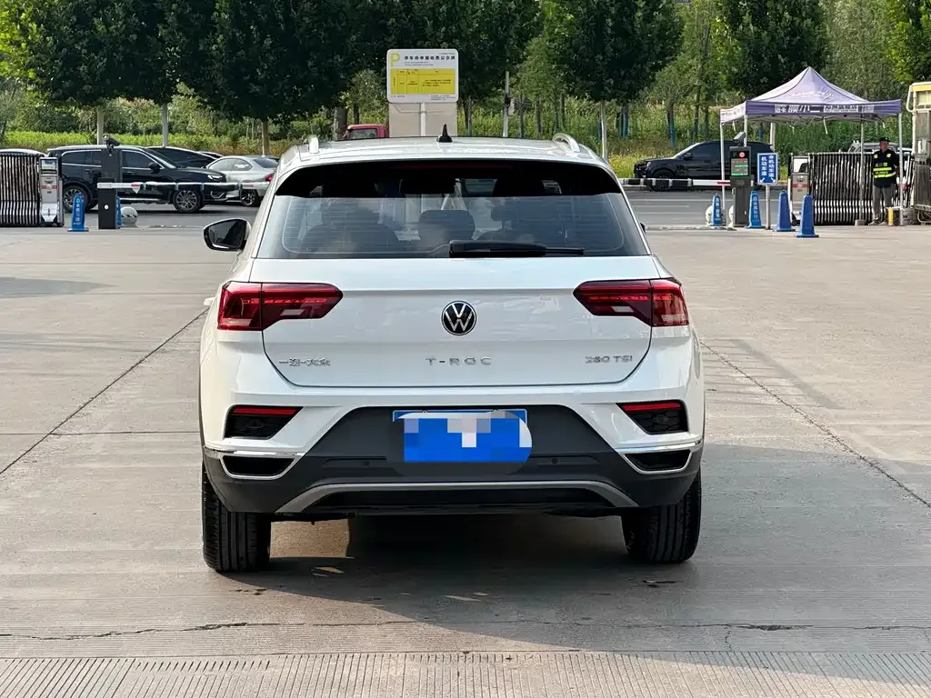 Volkswagen T-Roc — фото 9