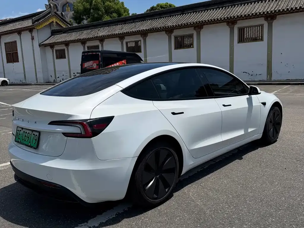 Tesla Model 3 — фото 10