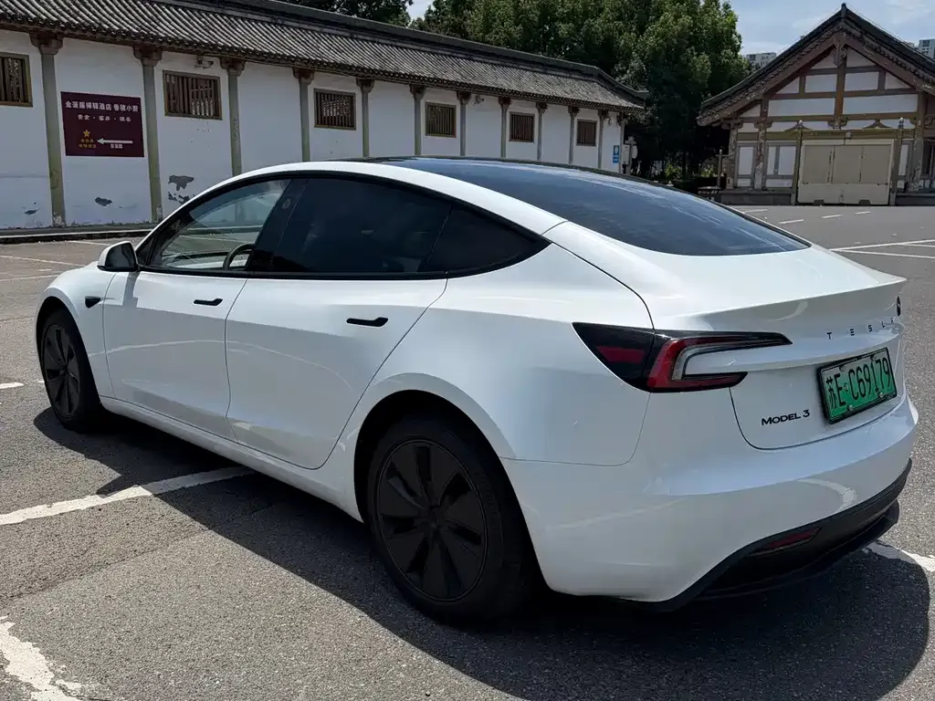Tesla Model 3 — фото 9