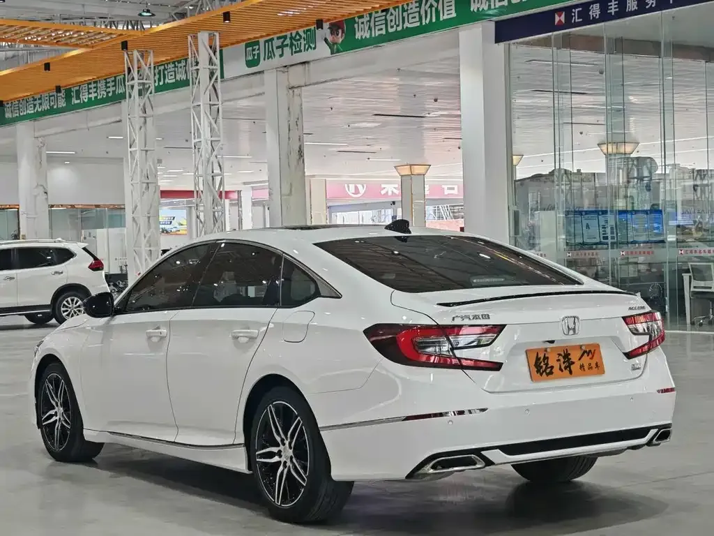 Honda Accord — фото 9