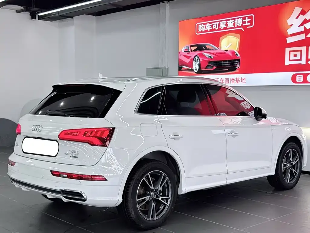 Audi Q5L — фото 5