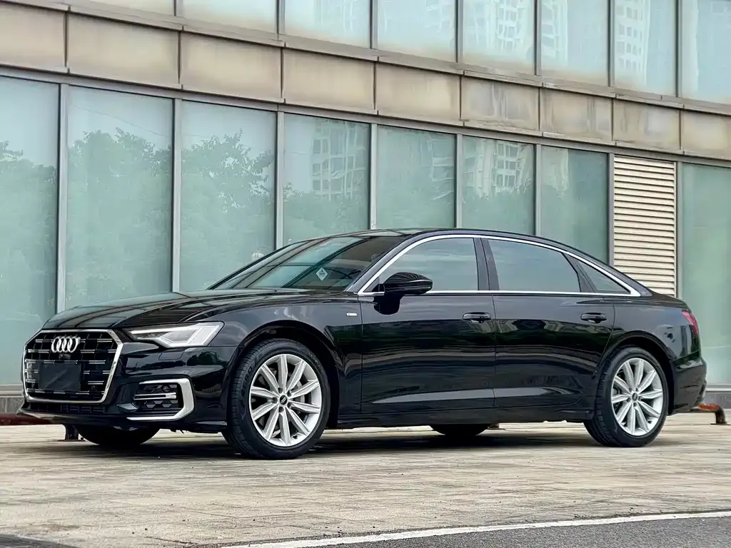 Audi A6L — фото 1
