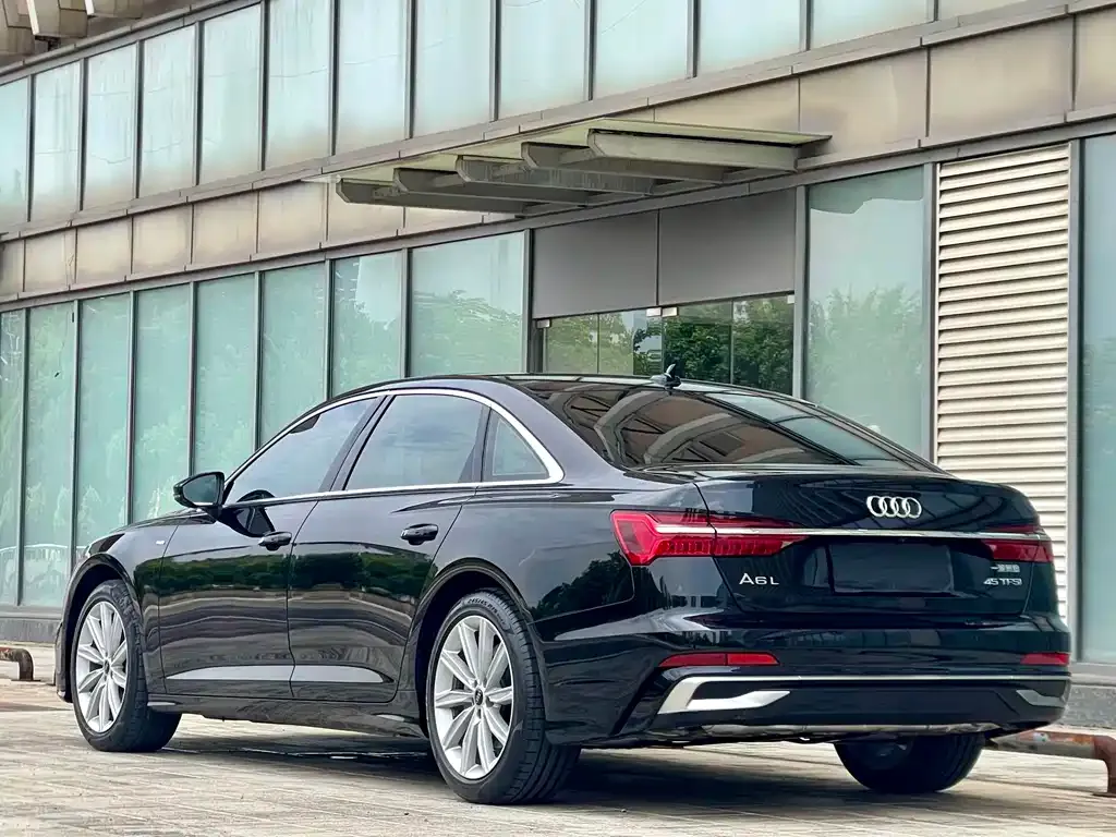 Audi A6L — фото 8