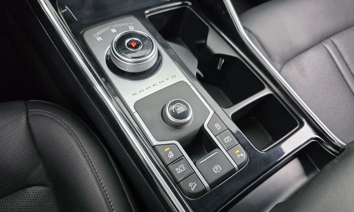 Kia Sorento — фото 7