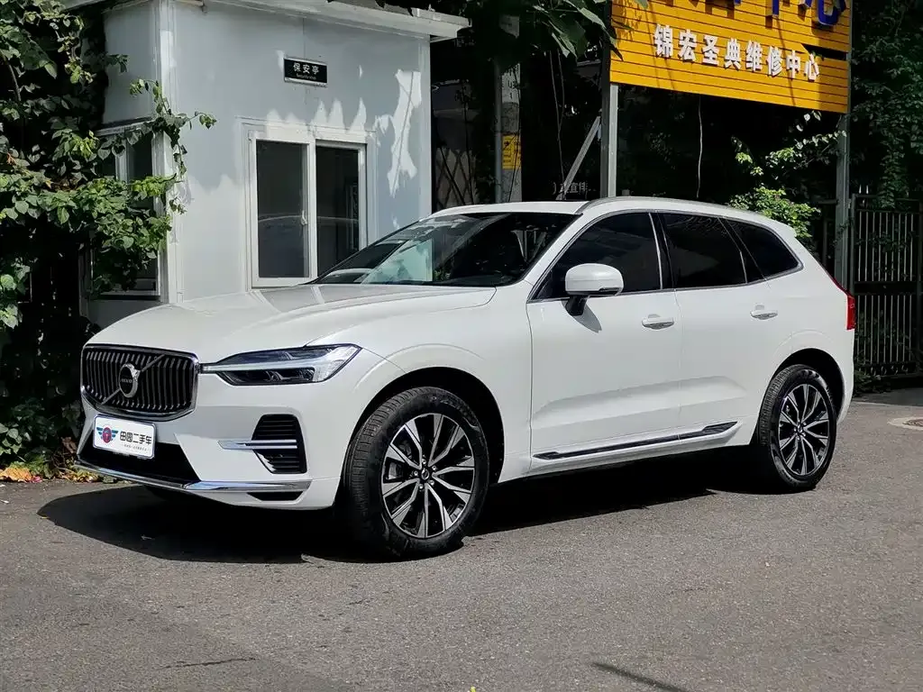 Volvo XC60 — фото 1