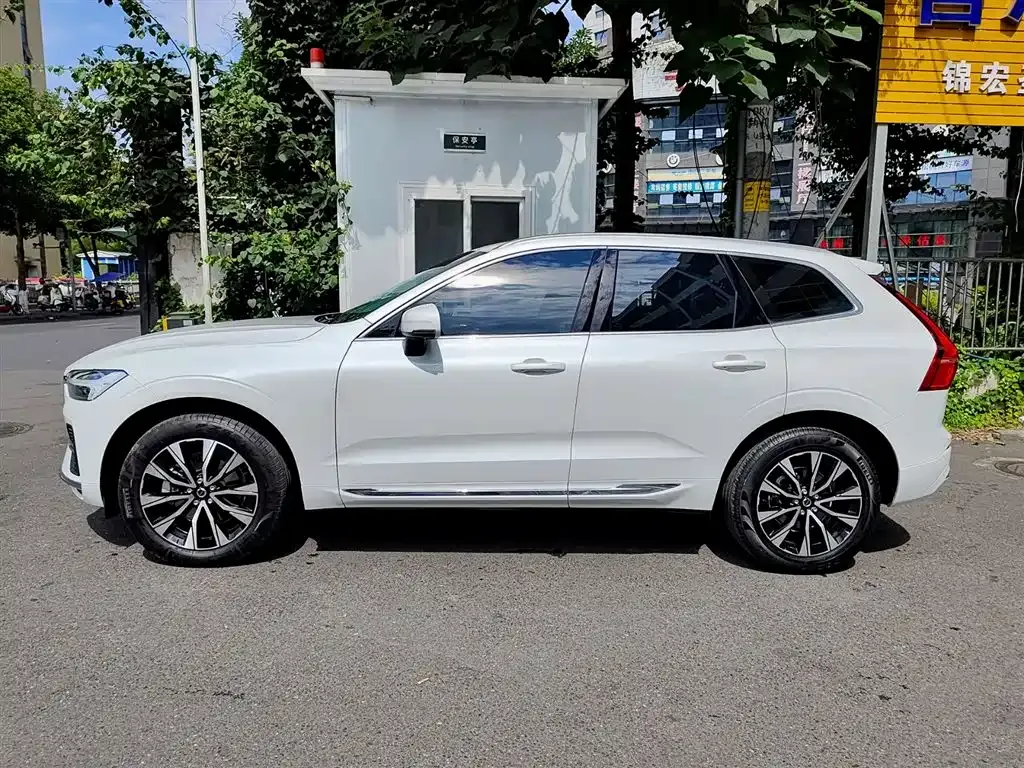 Volvo XC60 — фото 10