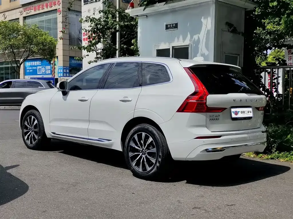Volvo XC60 — фото 9